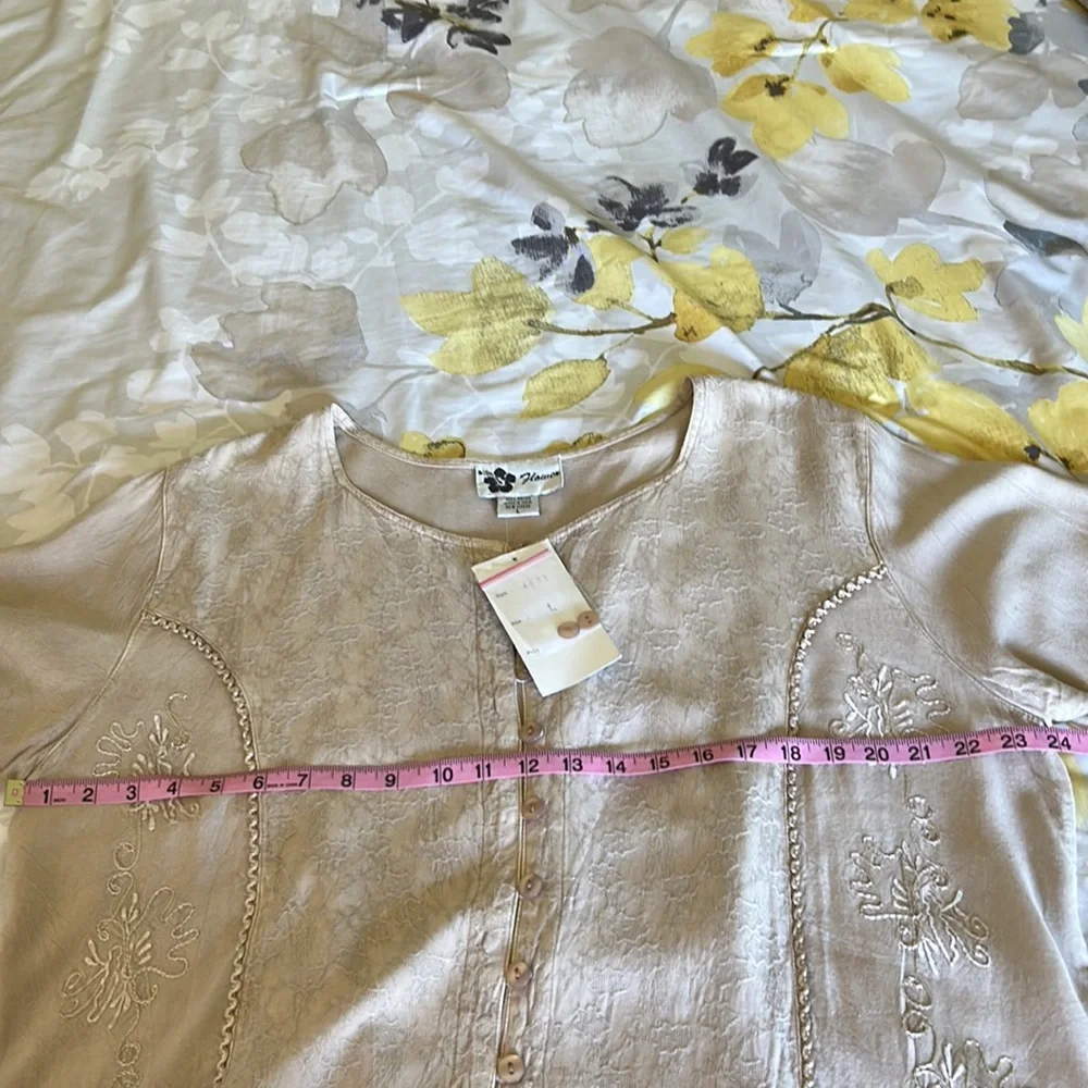FLOWER | NWT | TOP | LARGE | BOHO | DRESSY | TAUPE